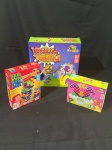 BRINQUEDOS - Jogo de tabuleiro Vacilou Tortou, Tombou Perdeu e Equiliblocos. marca Art Brink. Recomendado para crianças a partir de 5 anos. Para 2 ou mais jogadores. Composição plástico PP e papel. Medidas 20,5x7x14cm. Contém roleta, quadro para o rosto e mecanismo. contendo 45 peças para 2 ou mais pessoas, recomendado para crianças maiores de 5 anos; Equiliblocos recomendado para 1 a 4 jogadores, maiores de 5 anos, contendo um suporte, 22 cartas e 16 blocos sortidos.Novo, nunca usado, na caixa original.