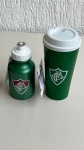 DIVERSOS - Lote com 2 itens - [Item 1] Um copo de café de plástico de 550ml com tampa do Fluminense; [Item 2] Um squeeze de plástico de 300ml do Fluminense | Ambos são produtos oficiais com selo.