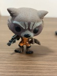 COLECIONISMO - Boneco original Funko  modelo ROCKET RACCOON, FILME GUARDIÃO DAS GALAXIAS, UNIVERSO MARVEL, CODIGO A270 em bom estado