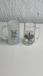 VIDRO - Lote com 2 itens - [Item 1] Uma caneca de chopp transparente de 480ml com tema de Minneapolis; [Item 2] Uma caneca de vidro fosca de 480ml com dizer divertido.