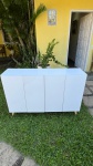 MÓVEIS - Aparador Buffet 4 portas com pés retrô veneza, cor branco/natural com dimensões de 123x32x85cm, produzido em MDP. Retirada em Piratininga Niterói-RJ. Produto em bom estado, com marcas de uso.