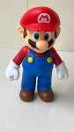 COLECIONISMO - Boneco colecionável Mario de resina com aproximadamente 22cm de altura. Em bom estado.