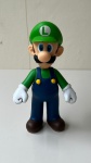 COLECIONISMO - Boneco colecionável Luigi de resina com aproximadamente 24cm de altura. Em bom estado.