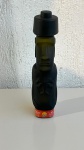 BEBIDAS - Garrafa colecionável de Capel Pisco Reservado 40°, em formato escultórico inspirado nas estátuas Moai da Ilha de Páscoa. Vidro fosco verde com design artístico e rótulo original. Peça decorativa icônica de bar ou coleção de bebidas sul-americanas. Características: Marca: Capel Bebida: Pisco Reservado Teor alcoólico: 40% Garrafa temática Moai Origem: Chile Material: vidro moldado Nao garantimos o teor do liquido.