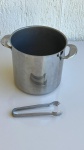 DIVERSOS - Balde de gelo em aço inox 18/10 da marca Gazola (Ø 21cm) por 19,5cm de altura, acompanha um pegador de gelo também em aço inox de 18cm. bom estado, possui marcas de uso