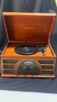 ELETRÔNICOS - Multimídia retro Crosley, com toca disco, toca fita, rádio, cd player. Funcionando, toca disco e toca fita não testados.