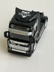 COLECIONISMO - Miniatura de caminhão preto Truck Series, em metal e plástico, escala 1/32, com mecanismo de fricção. Peça na cor preta com detalhes cromados e adesivos decorativos `Super Truck` e `Die Cast`. Item em bom estado geral, com leves marcas de uso.