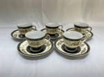 Jogo de 5 xícaras de café em porcelana Japonesa, floral e friso ouro. Medindo 6,5cm x 5,5cm de altura.