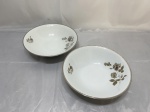 Jogo de 2 travessas redonda funda em porcelana Renner floral friso prata. Medindo 21,5cm x 6cm de altura.