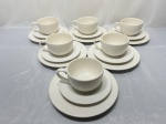 Jogo de 6 xícaras de chá com bolo em porcelana crua Alleanza. Medindo o prato de sobremesa 20,5cm de diâmetro, xicara 10cm x 6,5cm de altura.