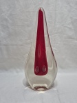 Enfeite na forma de gota em cristal de murano com interior vermelho. Medidas: 14cm x 32cm de altura.