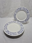 Jogo de 6 pratos rasos de mesa em porcelana inglesa Royal Doulton OAKDENE, floral azul com friso prata. Medidas: 27cm de diâmetro.