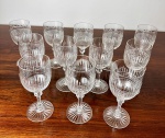 BACCARAT, França, consagrado padrão Nancy, cristal lapidado, século XX/XXI. Conjunto com 12 taças pa