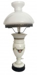 Abajur vintage em opalina francesa branco leitoso com delicadas guirlandas florais pintadas mão, base em madeira e cúpula em vidro leitoso no estilo lampião. Peça charmosa, com estética romântica e toque clássico, ideal para ambientes elegantes e aconchegantes. Possui fiação, funcionamento desconhecido. Mede 55 cm altura. Manchas do tempo. Meados 1900.