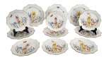 LUIZ SALVADOR - Conjunto com 12 pratos em cerâmica artística brasileira, manufatura Cerâmica Luiz Salvador Ltda., Itaipava, peças feitas à mão, com decoração policromada de flores campestres e borboletas. Bordas onduladas com filete verde, composição delicada e decorativa.Sendo 6 pratos rasos para jantar e 6 para sobremesa. Medida do maior 26 cm.