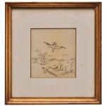 SAC TFT.  Ass. com monograma e grafite  Ave em Pleno Voo sobre uma Paisagem Bucólica, caracterizada por colinas suaves, vegetação rasteira, arbustos e uma pequena árvore à esquerda. Desenho a lápis s/ papel. Ass. cid. 16 x 15 cm (MI). 34 x 32 cm (ME). A obra está emoldurada com um passe-partout. clássico de tom claro e uma moldura dourada com marcas sutis do tempo.  Algumas pequenas manchas de oxidação.