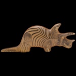 ABRAHAM PALATNIK. Década de 70 - Estatueta em acrílico representando rinoceronte. Delicada decoração e transparência, através da técnica conhecida como Optical Art. Assinada. 19 x 50 cm.