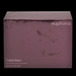 CALVIN KLEIN  Euphoria. Eau de Parfum. Spray. 100 ml - Perfume feminino com fragrância floral oriental, com notas de orquídea negra, romã e caqui. Produto classificado como sedutor e marcante, ideal para ocasiões noturnas.