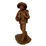 JOSÉ DO CARMO - Escultura em terracota retratando pescador, assinada, localizada Recife e datada 1970, med. 37cm de altura 