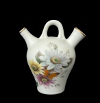 VIDROCERÂMICA AVEIRO PORTUGAL - Botija em porcelana com bico duplo e alça central decorada com flores e borboleta e detalhes em dourado, med. 10cm de altura.