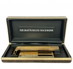 GILLETTE - Aparelho para barbear modelo The Gillette Deluxe Trac II Razor com estojo original e compartimento para lâminas, med. 8,5X16,5cm