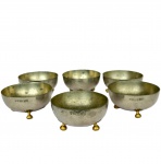 JOHN SOMERS BRASIL - Conj. com 6 tigelas para sobremesa em estanho com pés em latão no formato de bola, med. 13cm de diâmetro e 6,5cm de altura. 