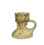 Antigo castiçal/Palmatória em cerâmica na cor bege decorado com folhas em relevo, 1979, med. 8cm de altura  
