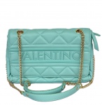 VALENTINO - Bolsa modelo Ada com acolchoado em matelassê, logo frontal em alto relevo alça em corrente dourada, na cor azul turquesa, med. 7X28cm e 19cm de altura. 