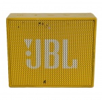 JBL - Caixa de som portátil modelo JBL GO na cor amarela. Apresenta mancha na grade frontal 