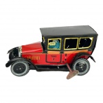 Taxi Vintage - Brinquedo mecânico em lata estilo Calhambeque com motor a corda, med. 17cm. Uma roda com folga.