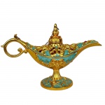 HOURWOF - Lâmpada Gênio Aladdin em metal amarelo com detalhes em esmalte na cor azul claro, corpo vazado e decorado com flores em alto relevo e aplicação de pedras vermelhas, med. 13,5cm de altura e  22cm de comprimento.