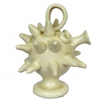 GIUSEPPE FERRARO - SEMINARA CALÁBRIA - Escultura em cerâmica majólica popular do sul da Itália em formato de ouriço na cor branca, med. 16,5cm de altura. 