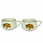 HEINRICH & Co. - SELB BAVARIA - Par de xícara em porcelana alemã na cor branca, borda e ilustração de tartaruga marinha em dourado, med. 5cm de altura e 7cm de diâmetro. 