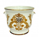 ROYAL COLLECTION - Cachepot em porcelana inglesa da coleção oficial do Palácio de Buckingham com duas alças laterais e decoração dourada, med. 10cm de altura e 12cm de diâmetro.