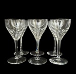 Conj. com 6 (seis) cálices para licor em cristal com bojo lapidado e haste facetada, med. 12,5cm de altura.