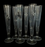 Conj. com 6 (seis) Taças flûte em demi-cristal decoradas com bolhas em baixo relevo, med. 25cm de altura. Apresenta mofo na parte interna. 