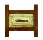 Antigo santinho emoldurado retratando São Geraldo Magela em caixão de vidro, med. 7X12cm com moldura e proteção de vidro med. 14,5X14,5cm 