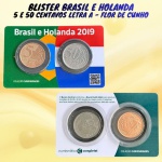 Blister com as moedas de 5 e 50 centavos letra A ( Holanda) - Flor de Cunho - V-485a/564a. Coleção Curiosidades