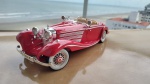 Miniatura carrinho Mercedes 500k specialroadster Maisto premier escala 1/18 semi novo falta dois acabamentos do banco da sogra,  Minatura encontra-se localizada em coleção na localidade de Praia Grande, São Paulo, de onde poderá ser retirada ou remetida.