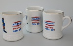 COLECIONISMO- PORCELANA SÃO PAULO -  Três canecas com logo "Atlantic serviço nota 10" . Medindo : 10x11 cm.