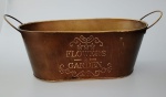 Cachepot em metal com duas alças . Medida : 32x14,5x12,5 cm.