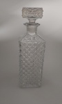 Antiga licoreira estilo bico de jaca em vidro lapidado .Medida : 25 cm .