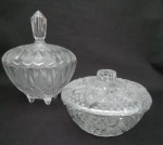 Lote com Duas Bombonieres em vidro , com tampa . Medindo a maior : 14x14x15 cm
