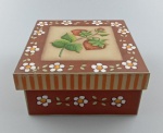 Caixa porta joia pintada à mão . Medindo : 14x7 cm .