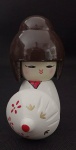 Boneca Oriental Japonesa, dita KOKESHI, em madeira policromada, com pintura típica da procedência,  , tendo como cor principal a cor azul. Medindo : 7 cm de altura.