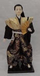 Belíssima escultura representando Boneco Samurai japonês . Medindo :   30 x 15 cm.