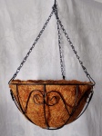 Vaso Fibra de Coco, cesto aramado com manta e corrente . medindo : 32x32x15cm / Medida corrente : 43 cm.