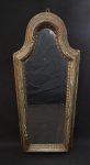 VINTAGE - Belissimo Espelho em Madeira Nobre Bisotado , com acabamentos em pátinas douradas . Medida total com moldura : 88x38x7 cm / Medida espelho : 73x23 cm. Existe um igual do mesmo modelo no leilão .