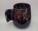 ANOS 50/60 - WCISS - Linda caneca antiga na cor azul e tom  mesclado . Medindo : 11x8x10 cm.