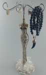 Belíssimo suporte para jóias/bijouterias, com grandes proporções representando manequim com vestimenta de festa na cor bege e detalhes em preto . Não Acompanha as joias , sao ilustrativas .Medindo 34 cm de altura no total.